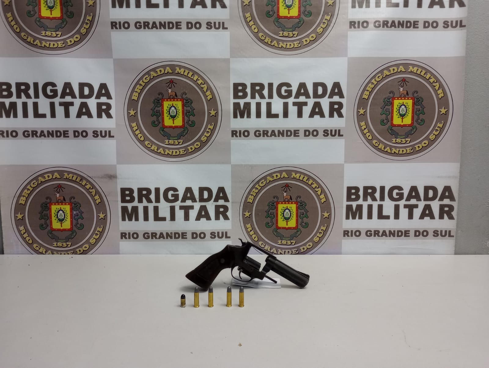 Homem é preso por porte ilegal de arma de fogo no bairro Profilurb II