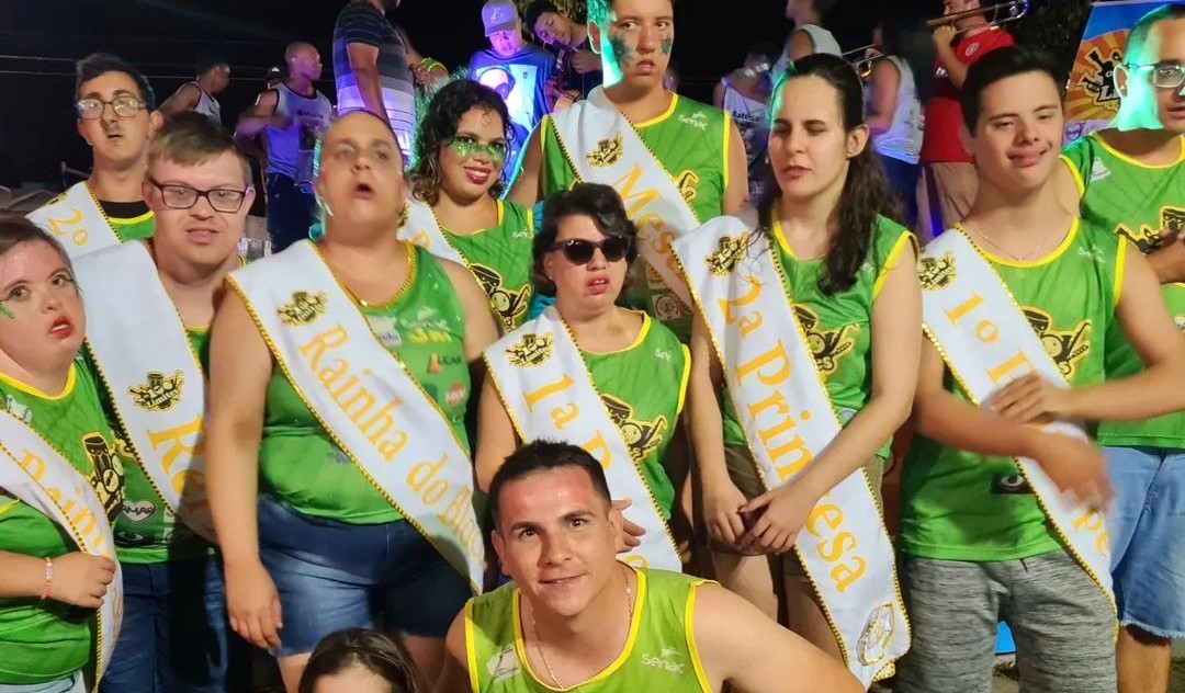Venda de abadás do bloco Os 100 Limites é revertida em R$ 16 mil para instituições de Rio Grande 