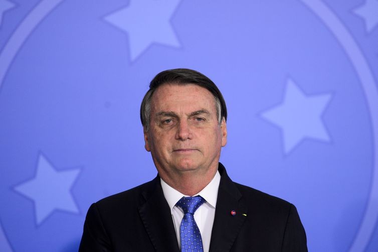 Bolsonaro é investigado por adulteração em cartões de vacinação contra a Covid-19 