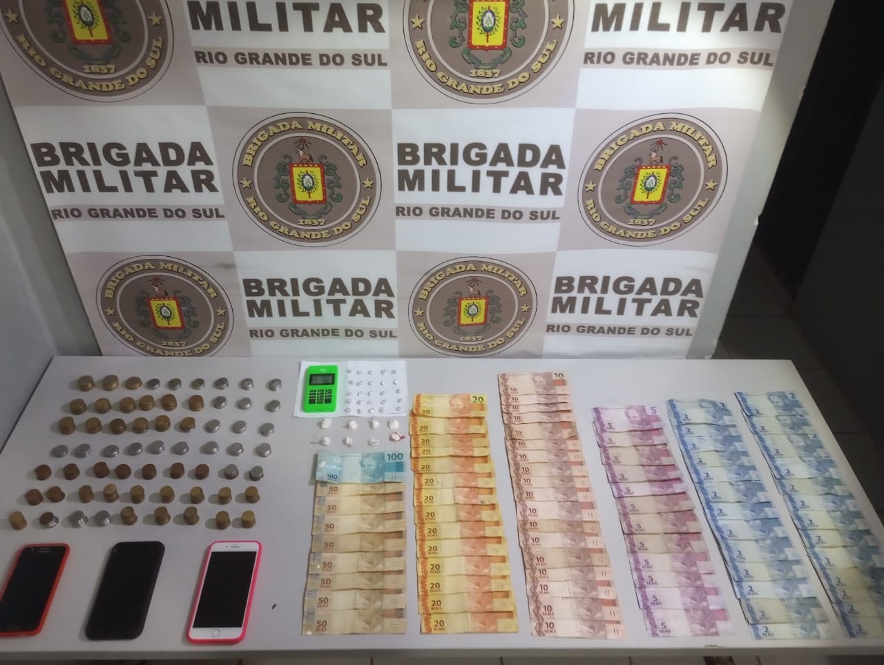 5º BPChoque prende dois homens por tráfico de drogas em Rio Grande