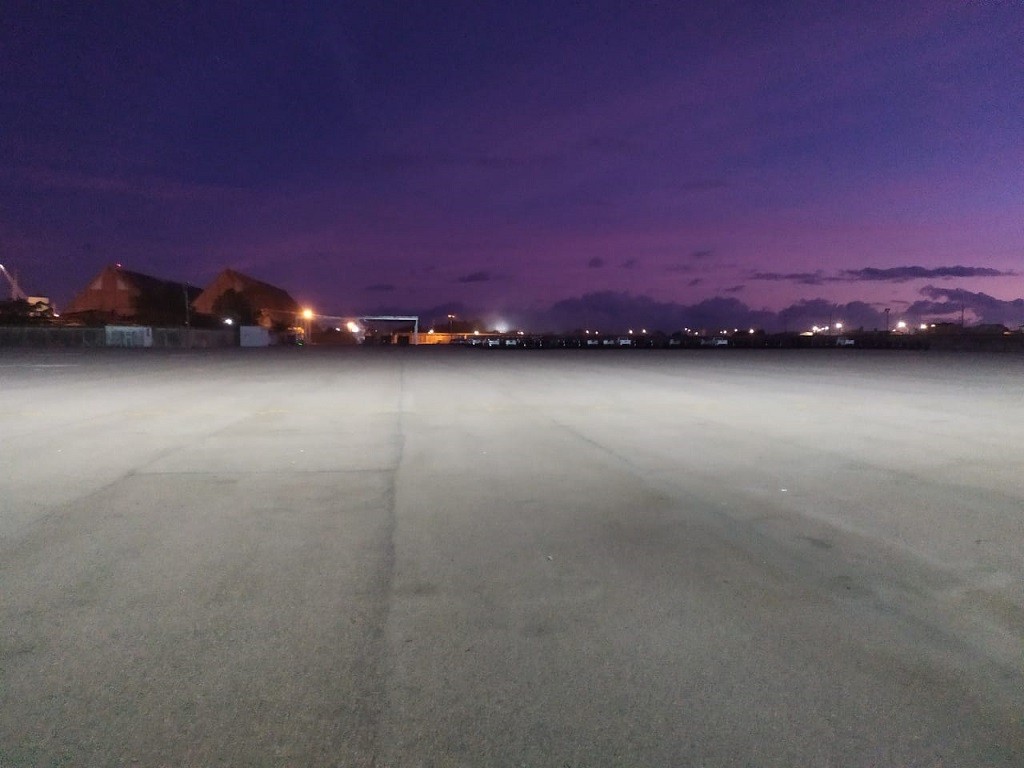 Refletores de led são instalados no pátio automotivo do Porto do Rio Grande