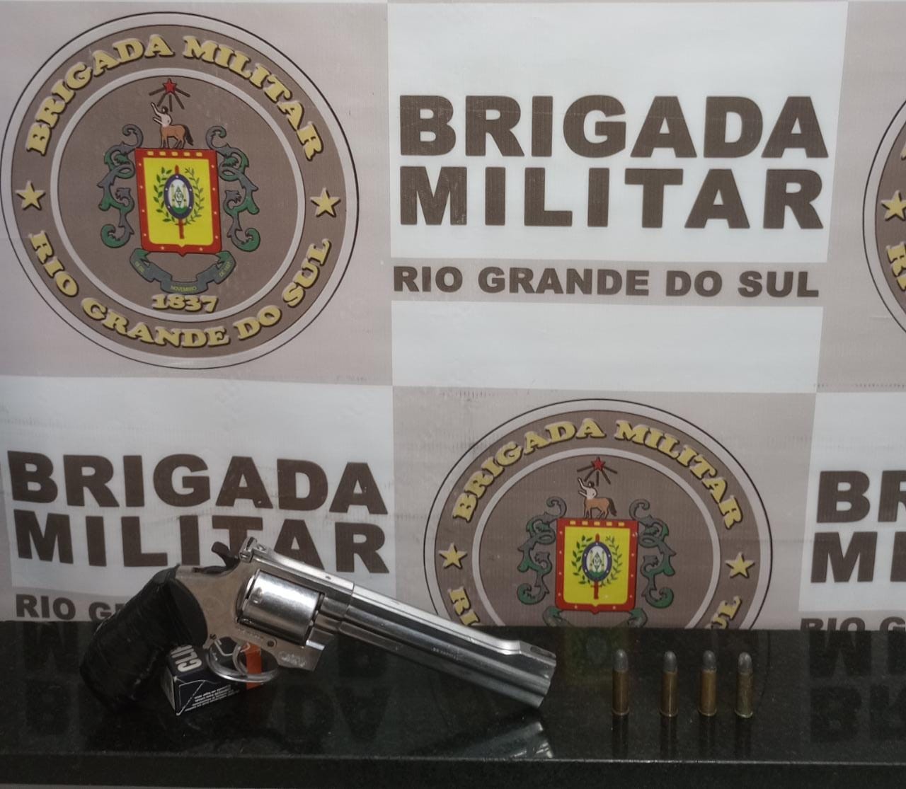 Brigada Militar recebe denúncia de que homens em uma motocicleta estavam realizando disparos na Vila Maria
