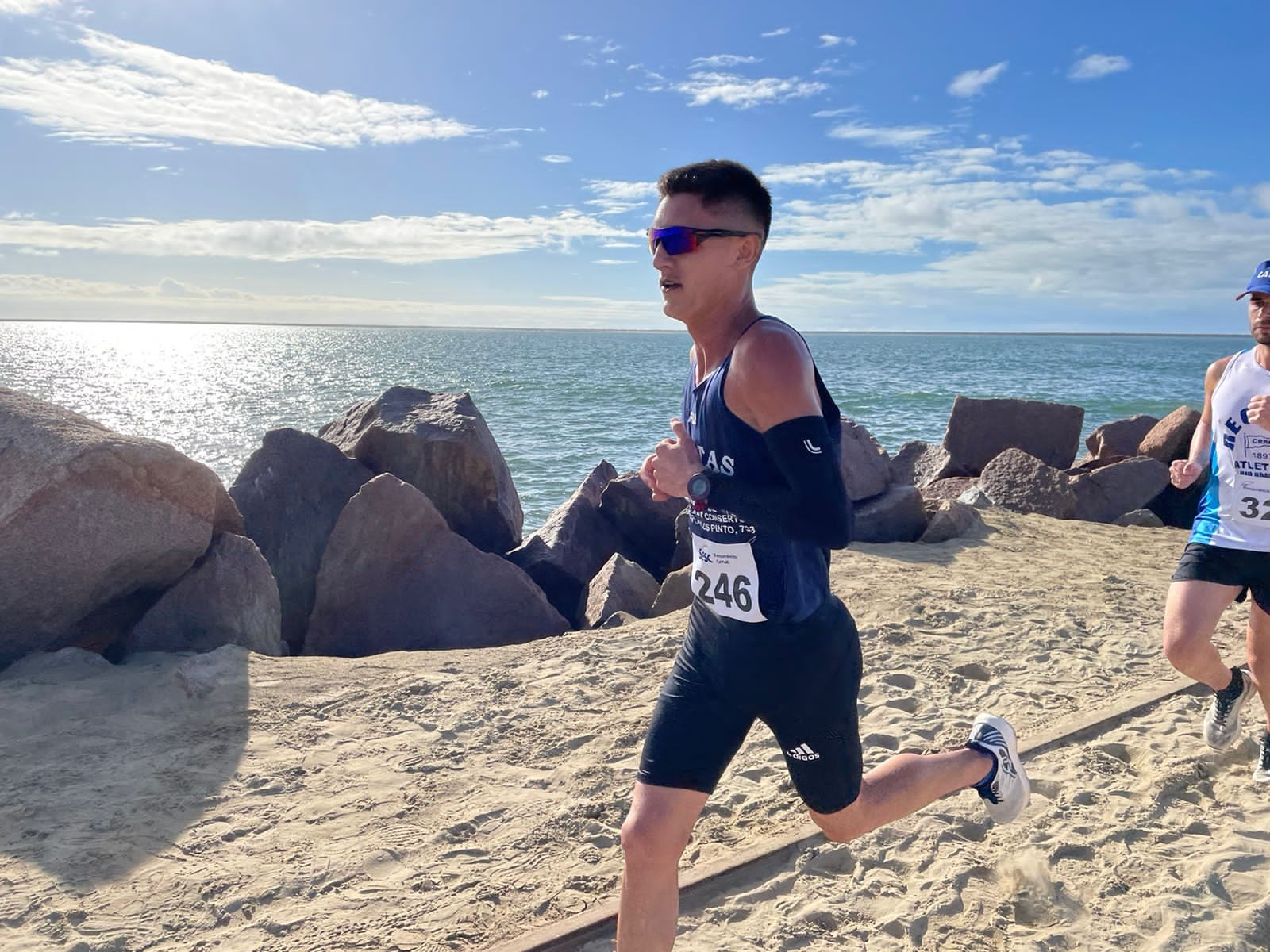 Rio-grandinos vencem a 3ª Meia maratona Pontal da Barra 