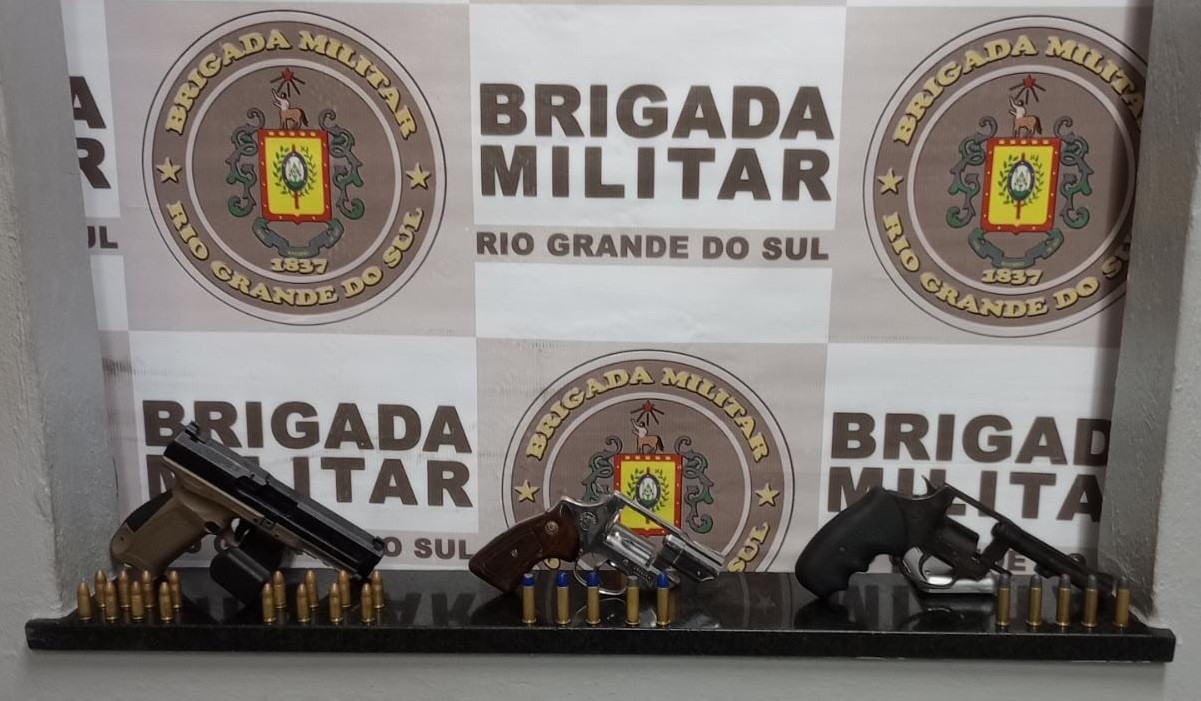 5º BPChoque prende dois homens por porte ilegal de arma de fogo no bairro Cohab IV, em Rio Grande