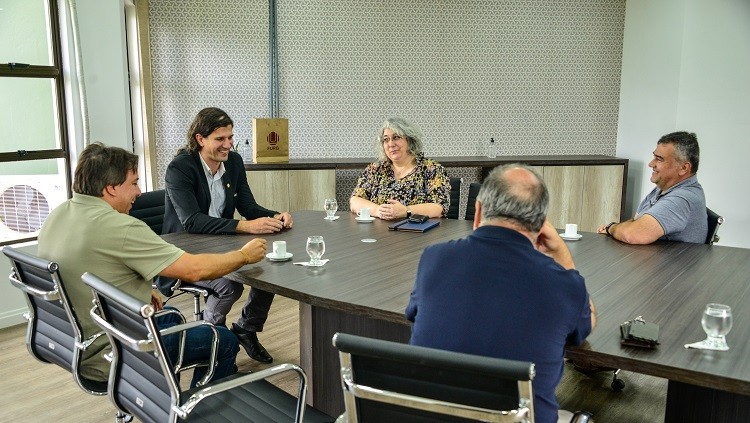 Pesquisadora norueguesa visita a Furg para tratar sobre aquacultura sustentável