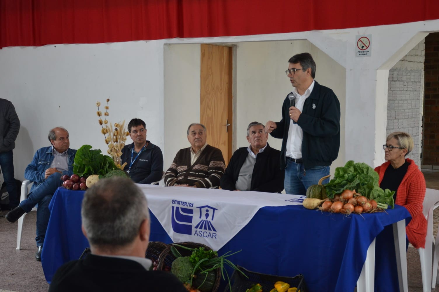 Secretaria de Educação e agricultores locais assinam contratos do Projeto Agricultura Familiar, na sexta-feira (19)