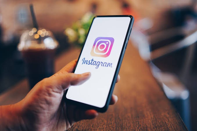 Instagram apresenta instabilidades e cai neste domingo (21)