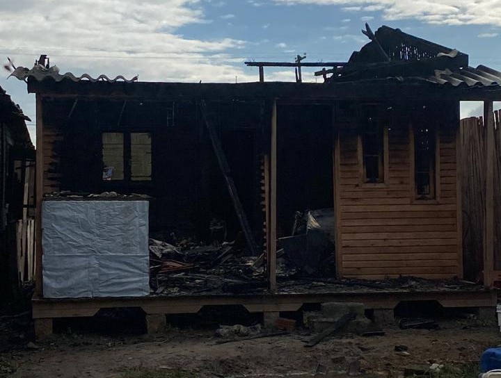 Família faz vaquinha online após residência ficar totalmente destruída em incêndio no Parque São Pedro 