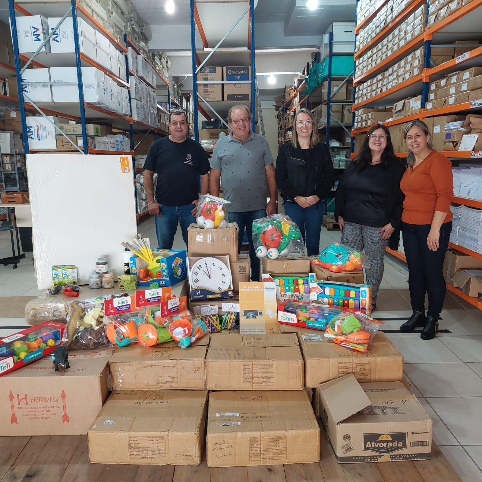 Escola Maria Lúcia Luzzardi recebe R$ 50 mil em brinquedos da Prefeitura