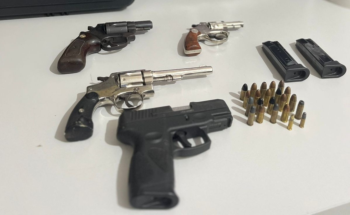 PC apreende armas e munições na casa de homem que havia sido preso no domingo (28) em Rio Grande
