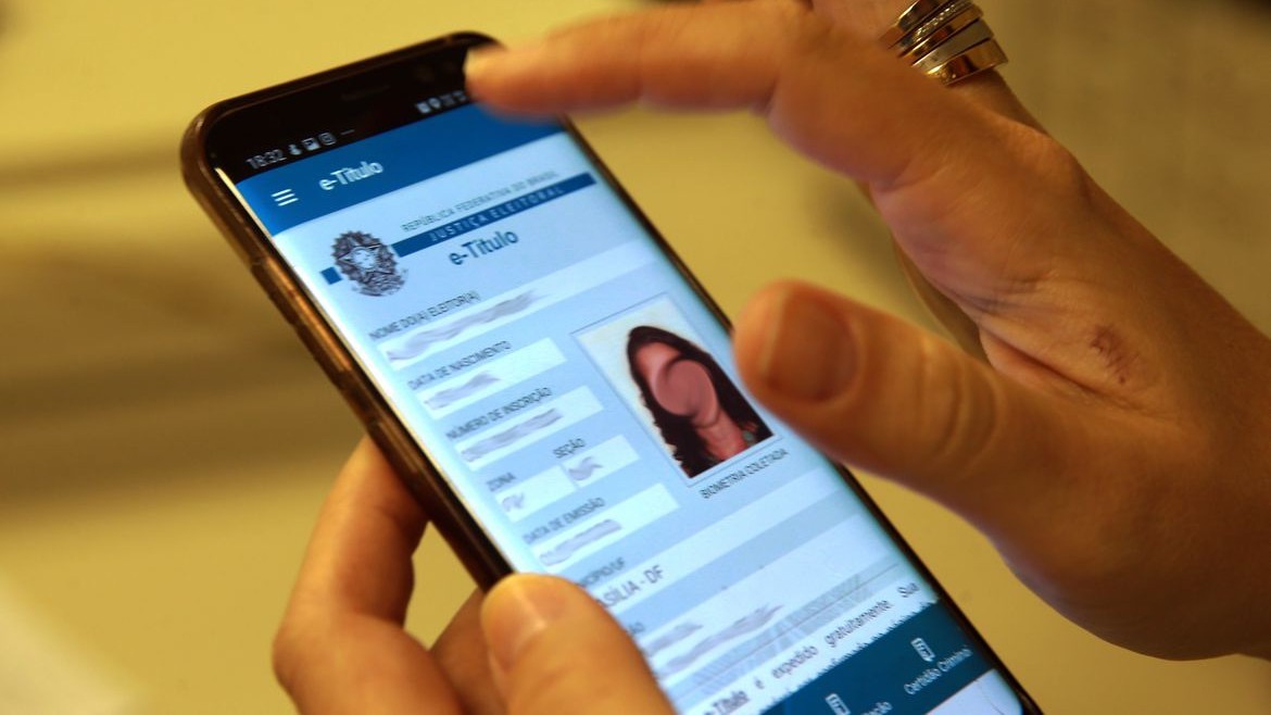Jovens que completaram 15 anos já podem tirar título de eleitor
