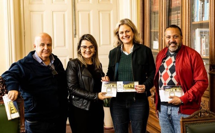 Prefeita de Pelotas recebe convite para a Noite do Centro Histórico, em Rio Grande