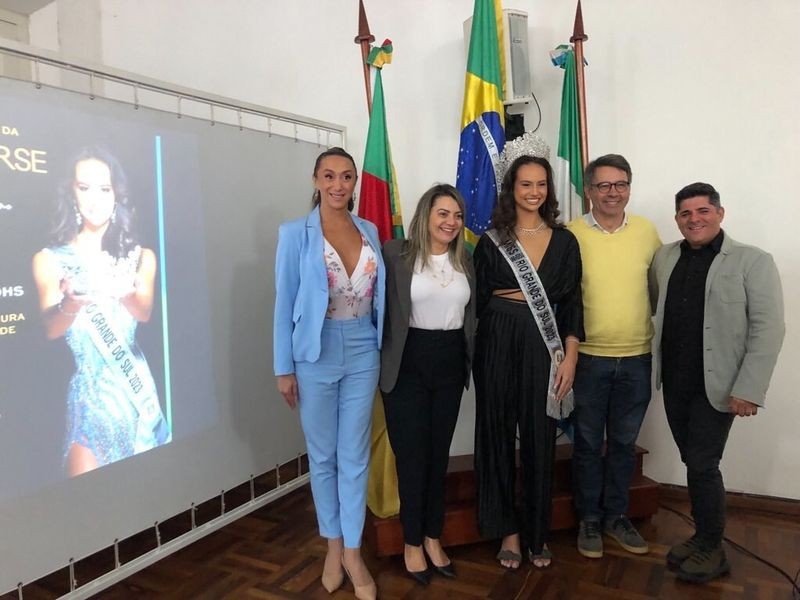 VÍDEO: Após a conquista do Miss Universo Rio Grande do Sul, Maria Brechane é recepcionada em Rio Grande