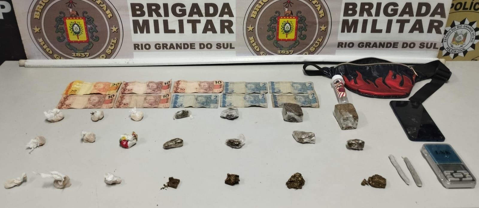 5º BPChq prende homem por tráfico de drogas no Centro de Rio Grande
