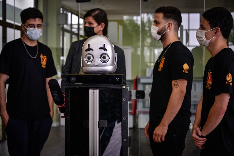 Estudantes da Furg viajam para participar da Copa do Mundo de robótica na França