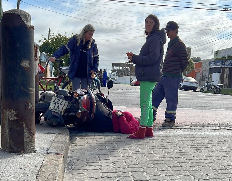 URGENTE: Acidente deixa mulher ferida na Av. Pelotas, em Rio Grande