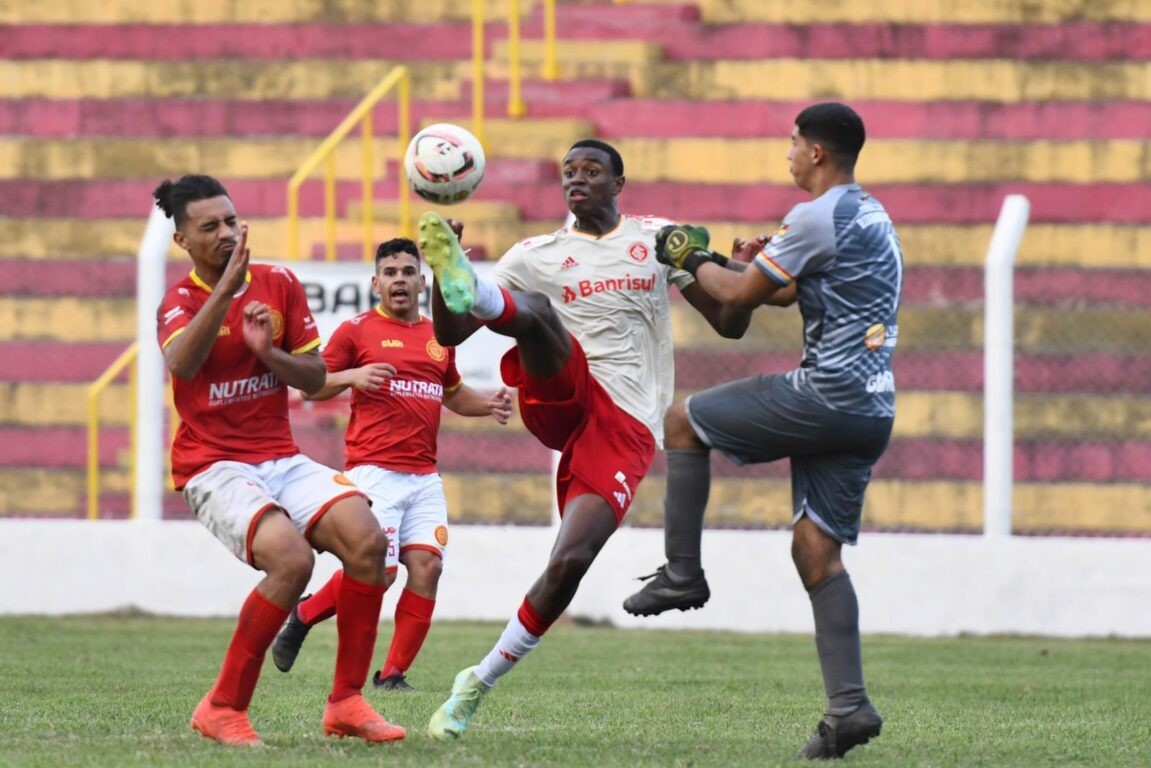 Riograndense perde para o Internacional e fica em situação delicada no Gauchão Sub-20