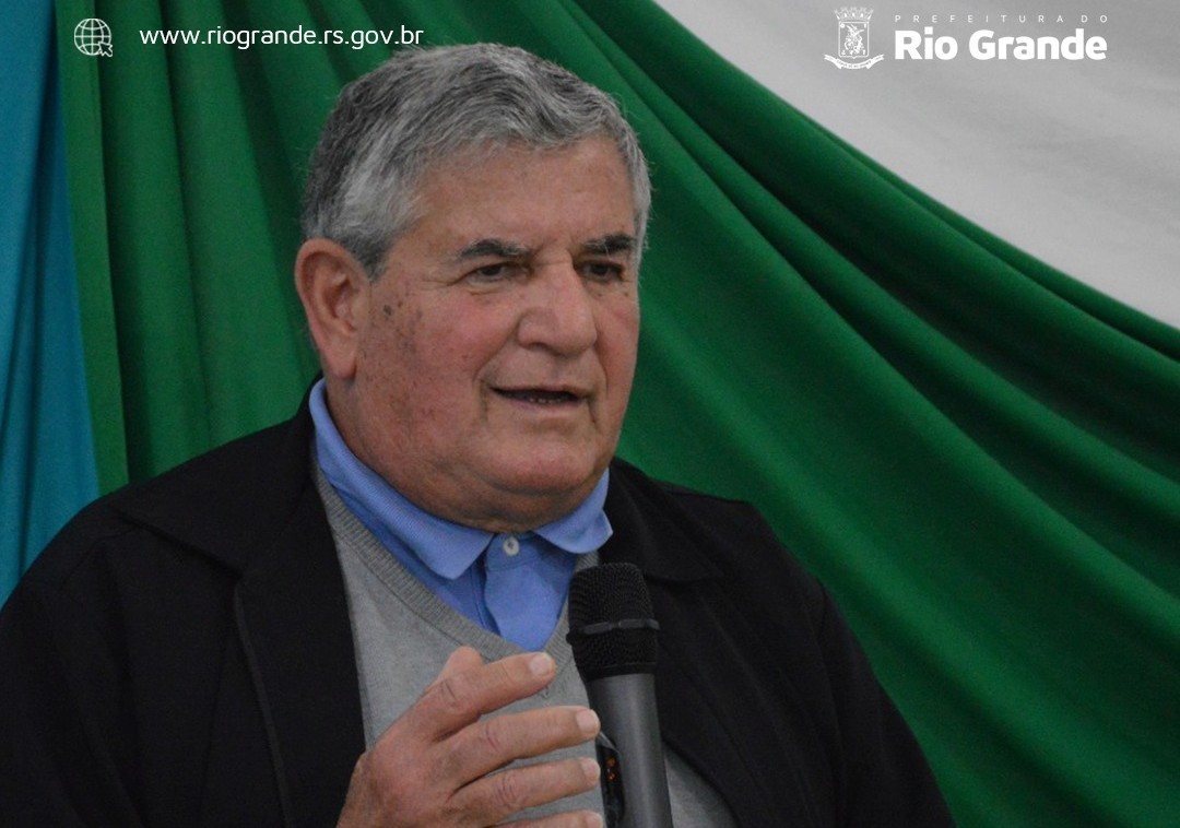 Prefeitura emite nota e garante que secretário de Educação, Henrique Bernardelli, seguirá no cargo