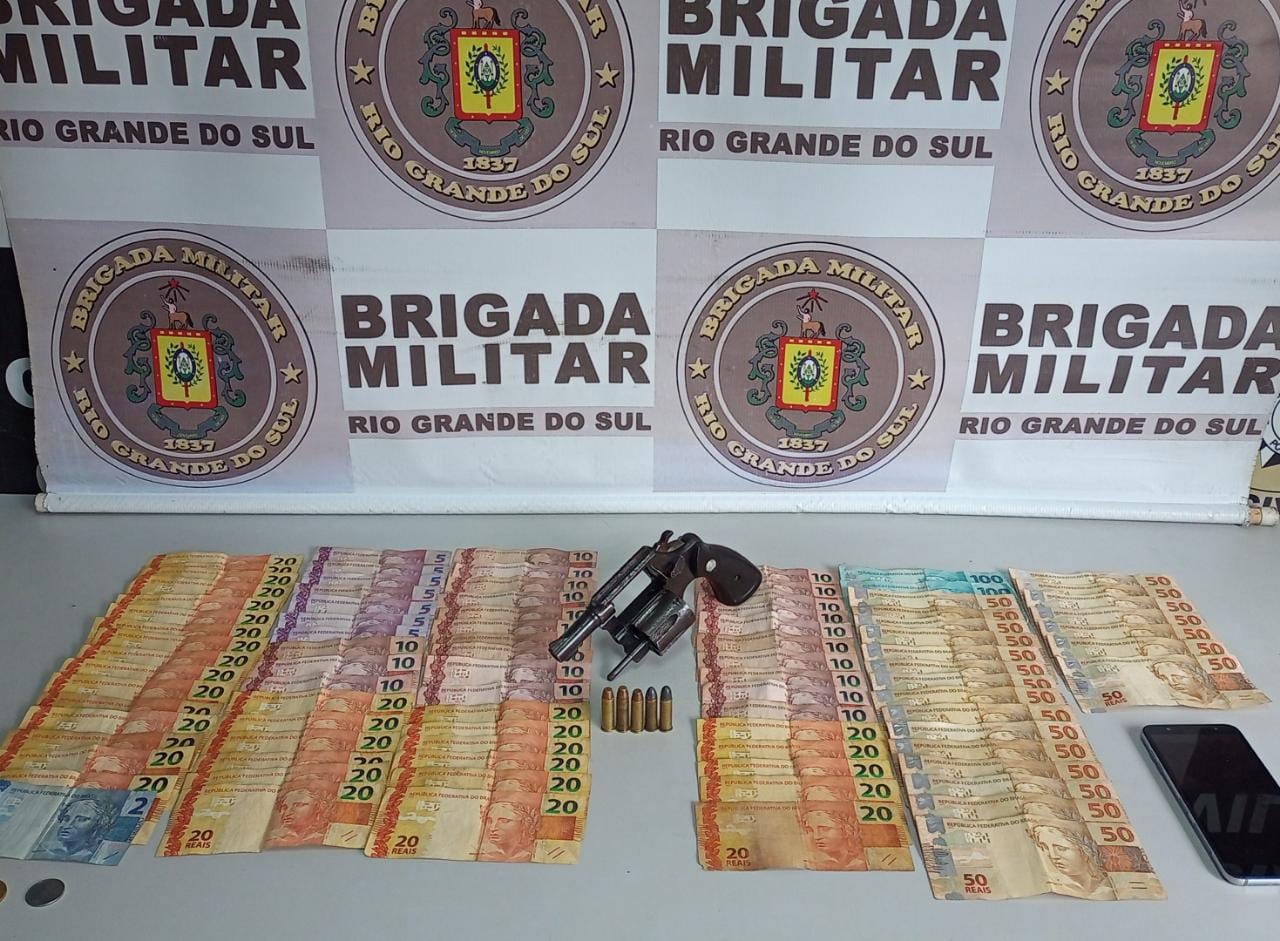 Brigada Militar apreende armas e drogas nos bairros Getúlio Vargas e Profilurb 
