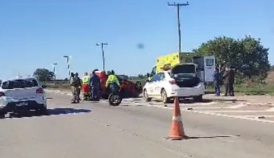 Acidente: carro capota na BR-392, próximo ao bairro Santa Rosa