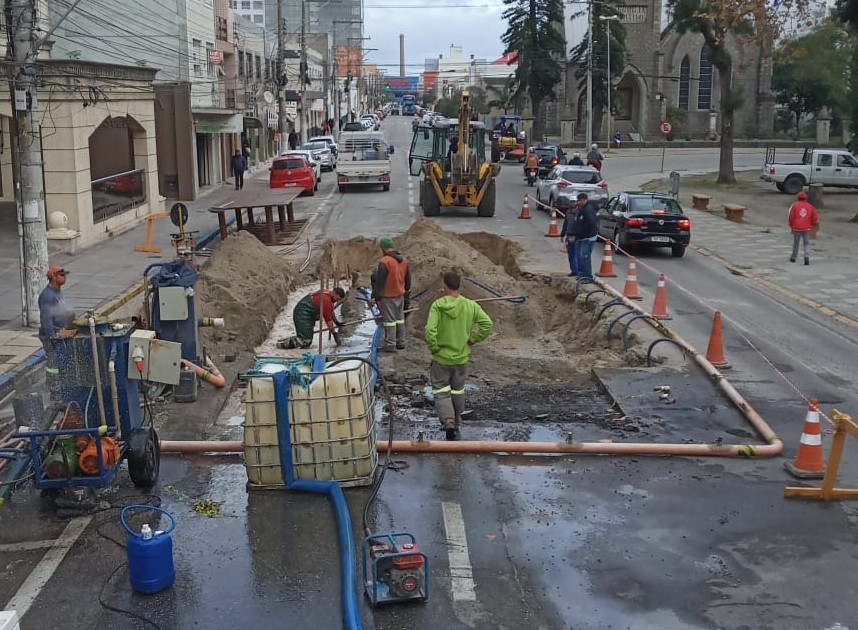 Obra da Corsan é reiniciada e causa alterações no Centro de Rio Grande