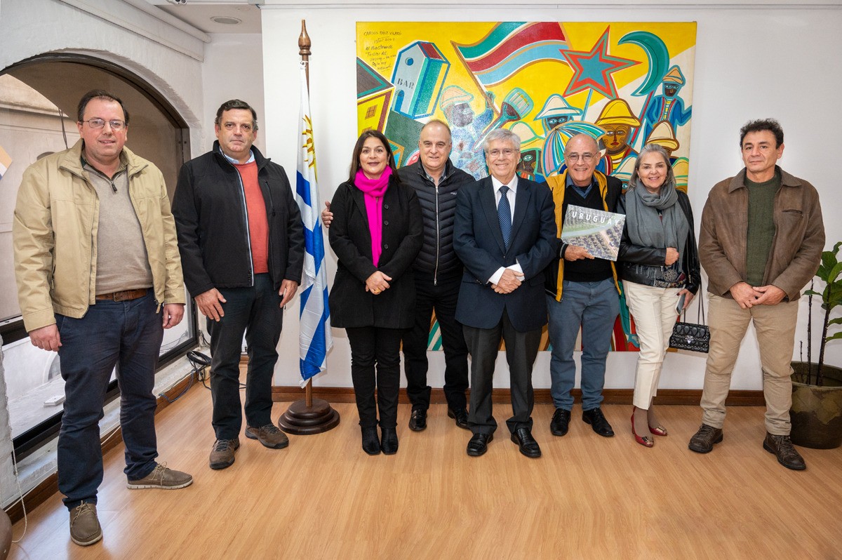 Autoridades de Rio Grande buscam fortalecer relações com o Uruguai em visita a Montevidéu