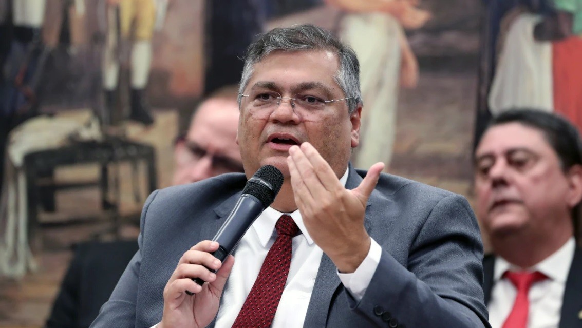 Ministro Flávio Dino anuncia medida histórica no combate à violência contra a mulher