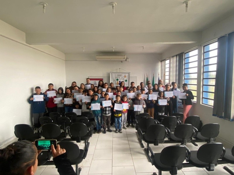 Projeto Pegando Onda de São José do Norte forma 60 crianças e jovens