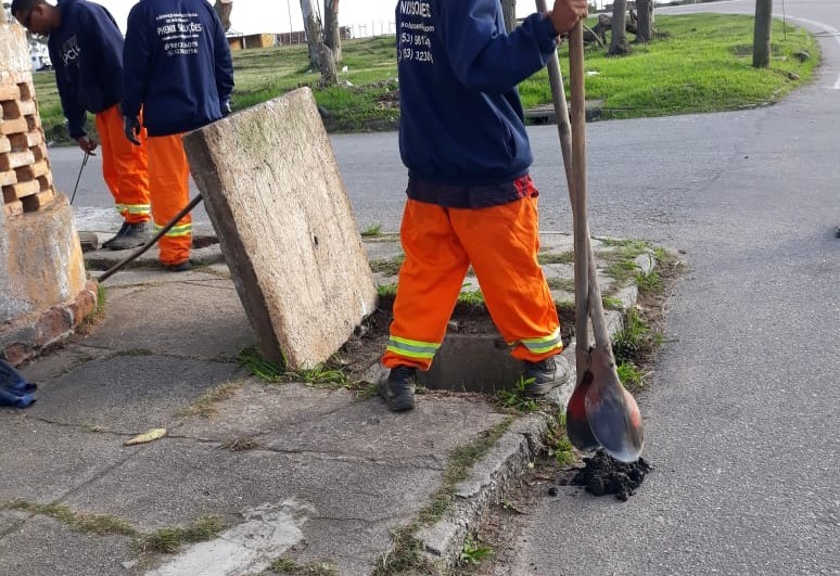 Zeladoria alerta rio-grandinos sobre descarte consciente de lixo