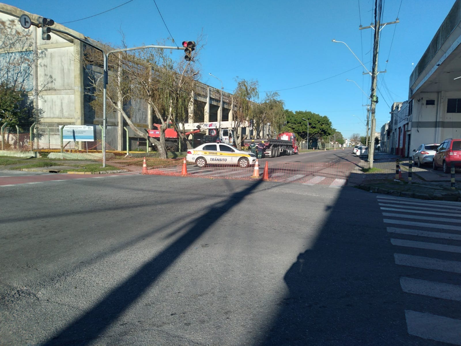 Trânsito em trecho da Av. Pelotas ficará fechado durante o dia por uma semana para obras no Ginásio Farydo Salomão