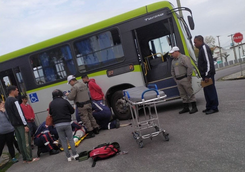 Acidente entre ônibus e moto é registrado na Salgado Filho