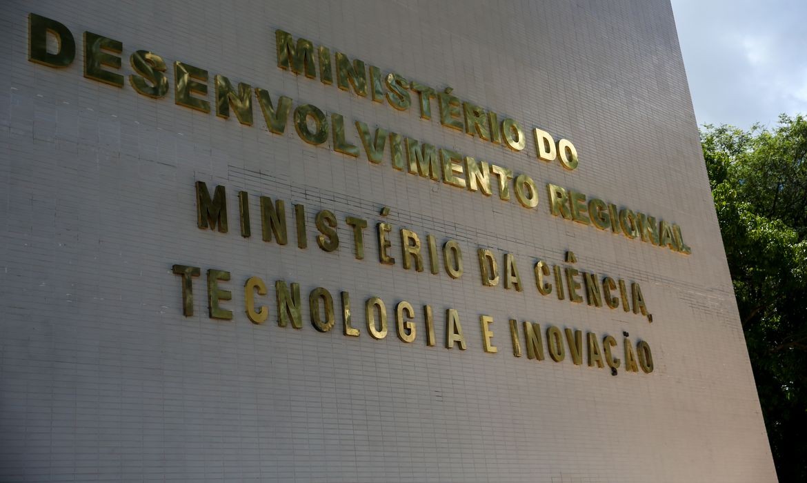 Concurso do governo oferece mais de 800 vagas para todo Brasil