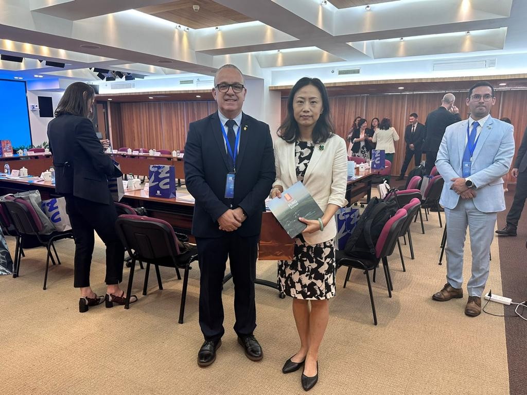 Vice-reitor da Furg assina termo de cooperação acadêmica com renomada universidade chinesa durante missão na China