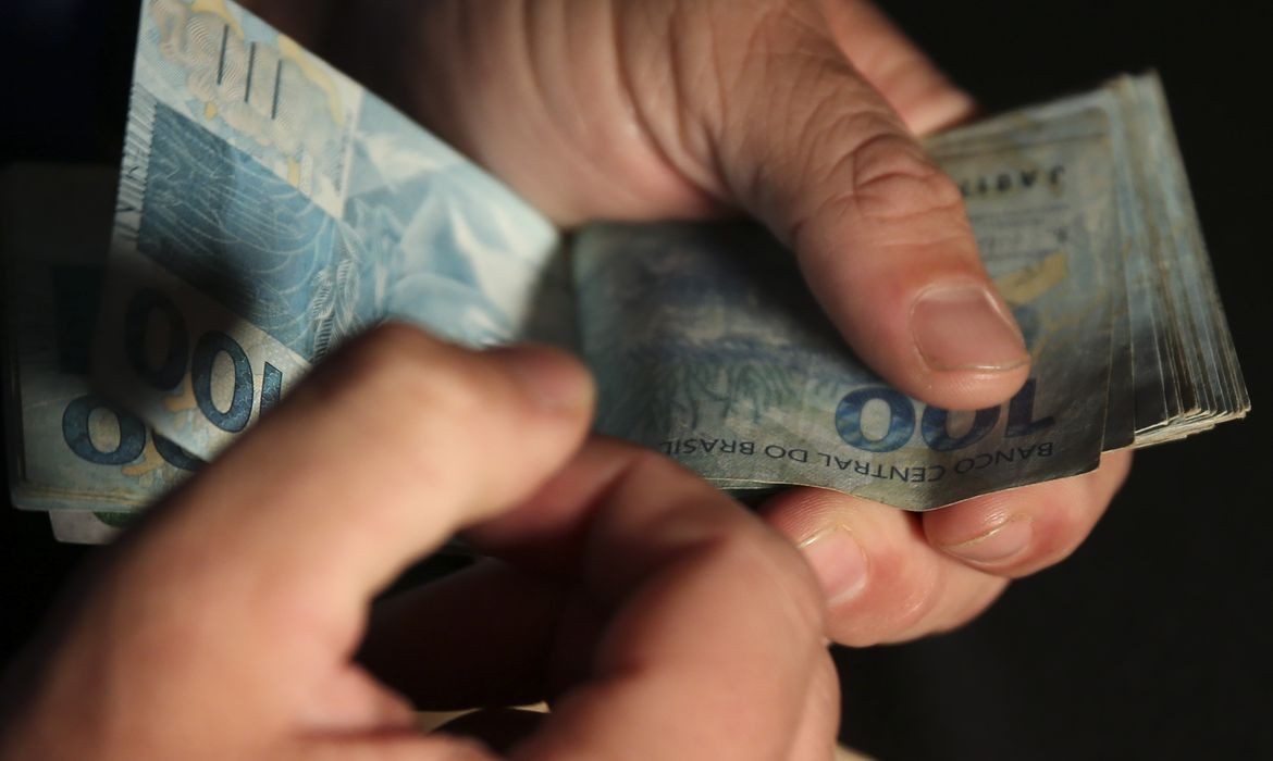 Abono salarial é pago aos trabalhadores nascidos em novembro e dezembro 