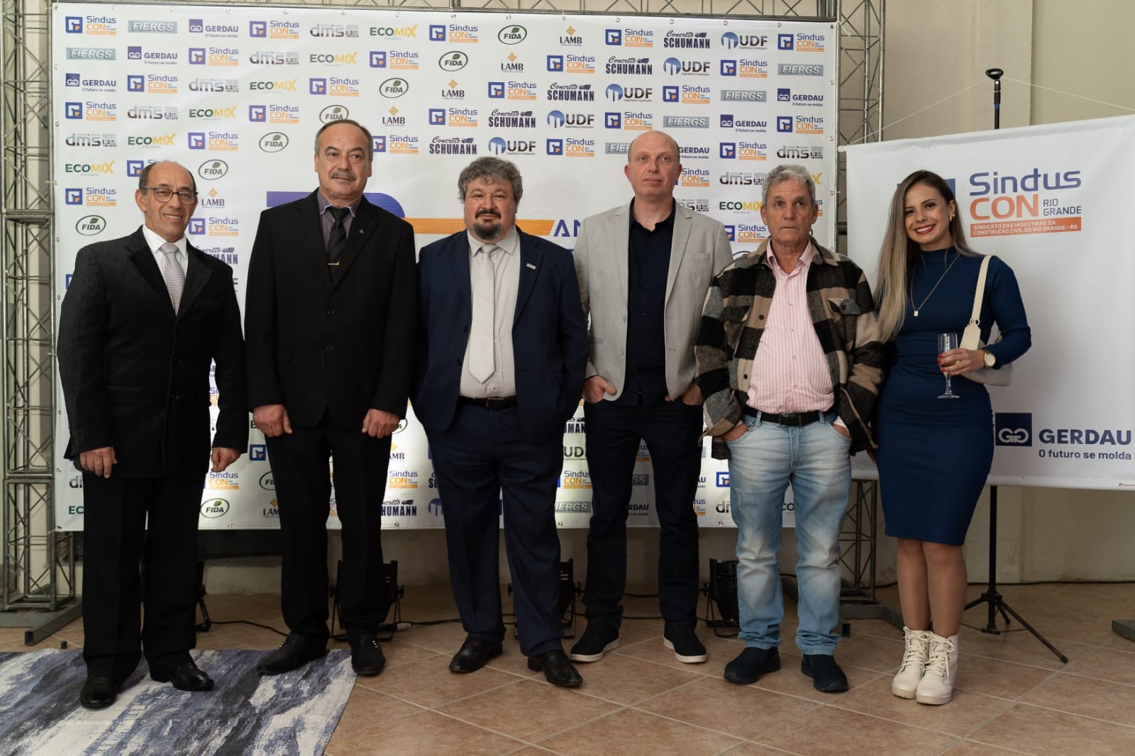 Jantar marca comemoração de 25 anos do Sinduscon