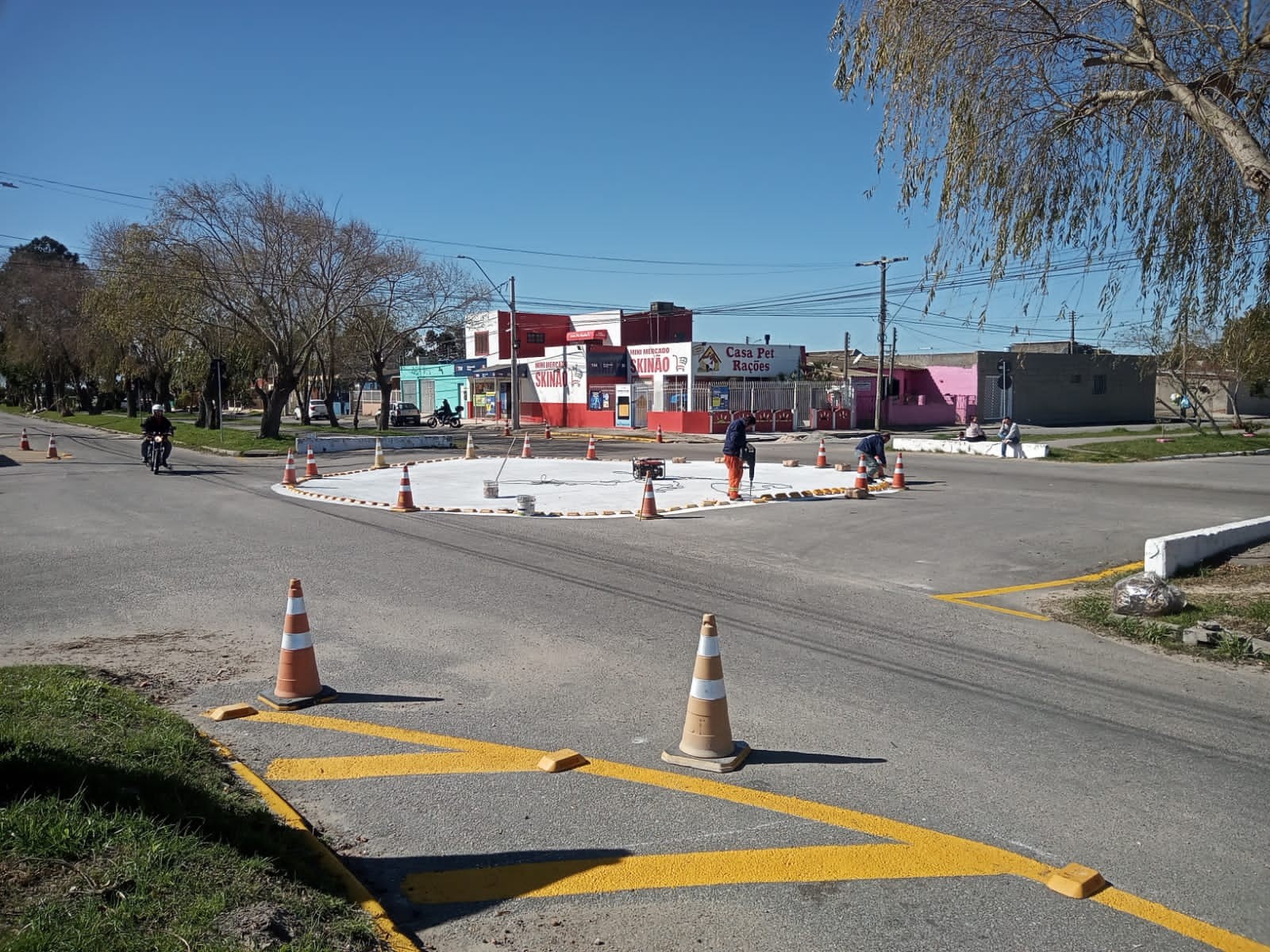 Instalada nova rótula no bairro Parque Marinha