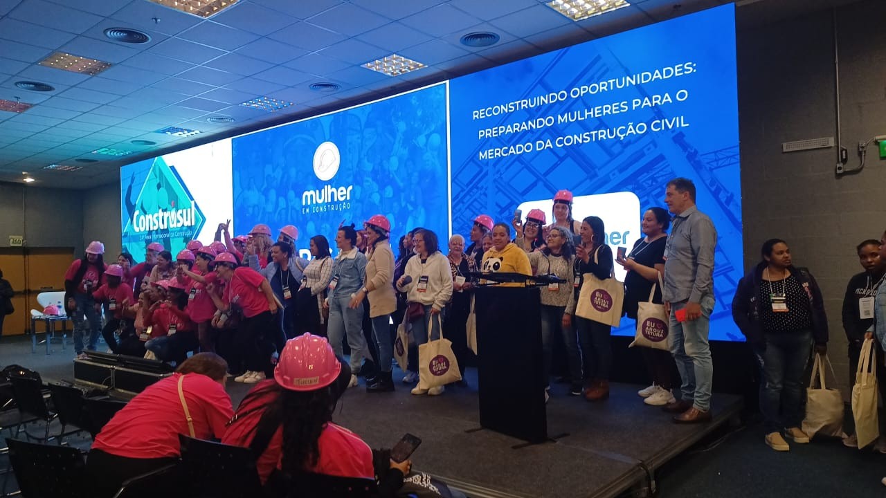 Comitiva feminina de Rio Grande participa da Feira Fiergs/Construsul, em Porto Alegre