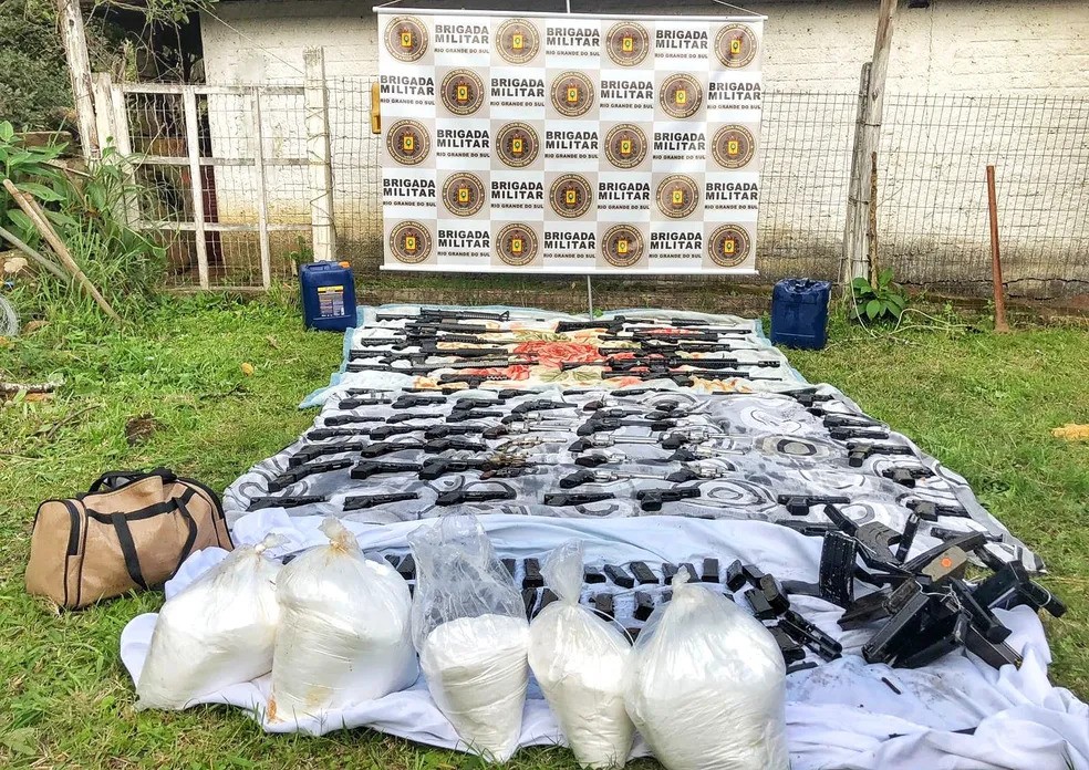 Mais de 70 armas são encontradas enterradas em propriedade rural no RS