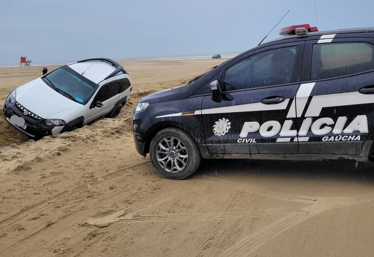 Polícia Civil prende criminoso foragido por roubo à motorista de aplicativo
