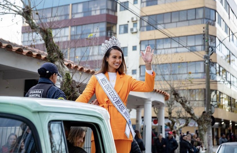 Maria Brechane, Miss Brasil 2023, é recebida com festa no Balneário Cassino