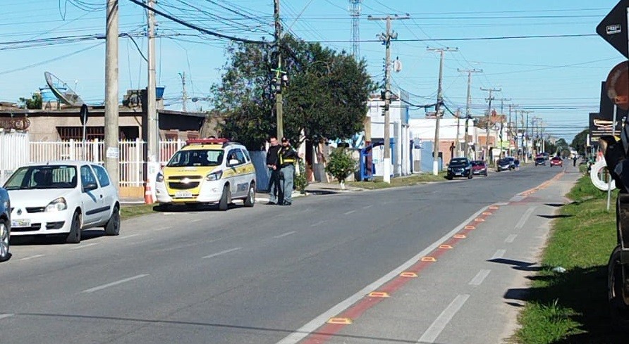 Bloqueio total: construção de lombada interrompe trânsito na Dom Bosco