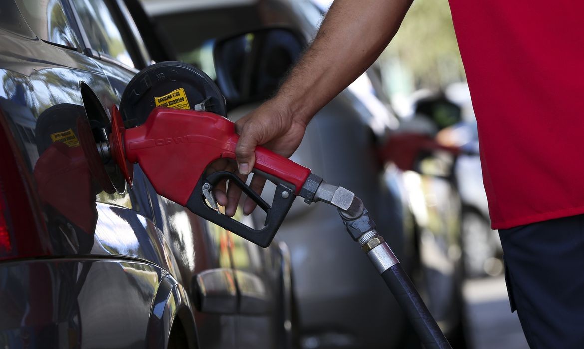 Petrobras anuncia aumento no valor da gasolina vendida às distribuidoras