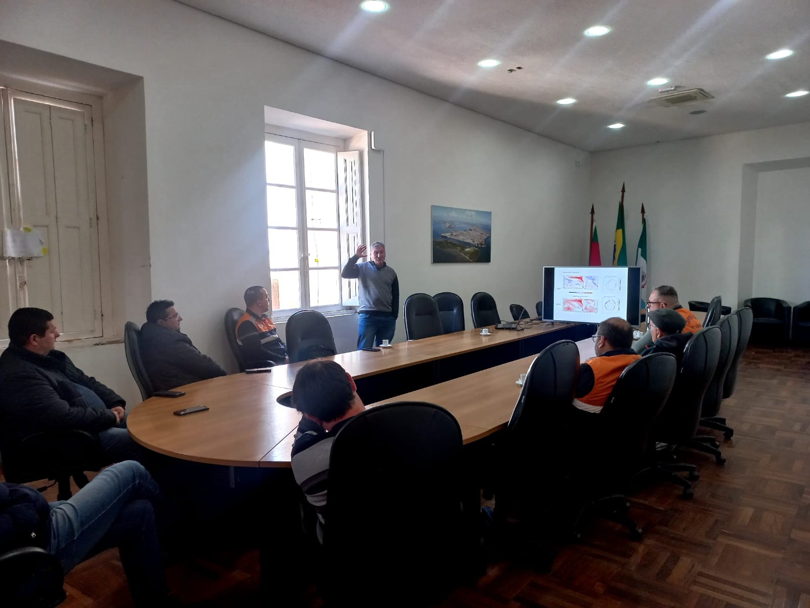 Defesa Civil e executivo rio-grandino participam de palestra sobre eventos climáticos