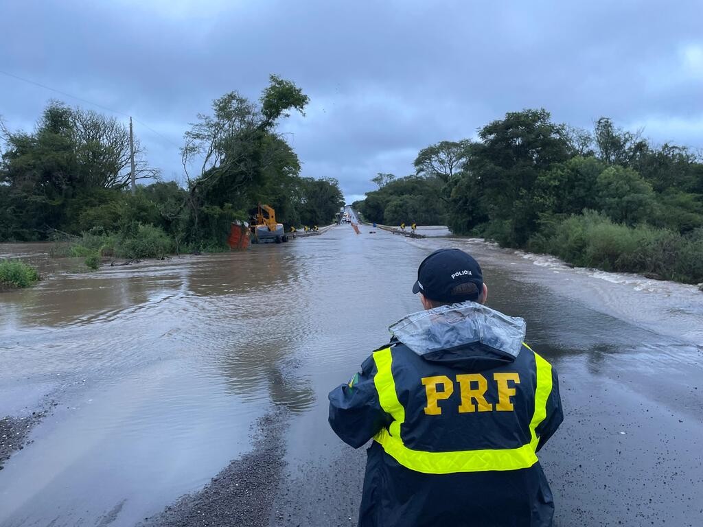 Mais de 90 bloqueios são registrados  em rodovias gaúchas por causa das chuvas