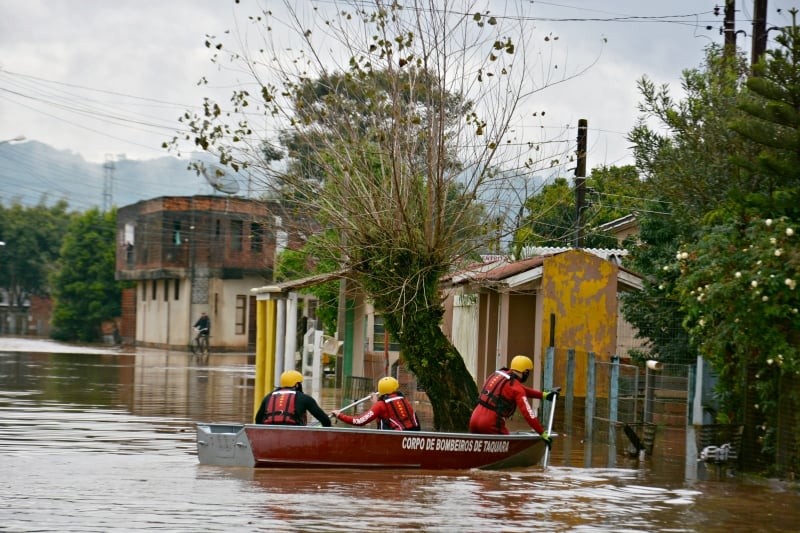 Número de mortes nas enchentes do RS sobe para 31