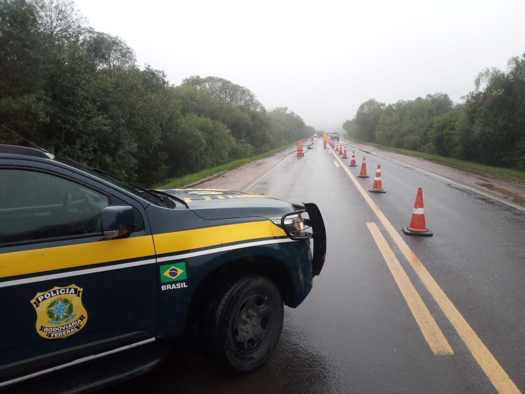 Região Sul do Estado fica isolada após bloqueio total na BR-116 em Eldorado 