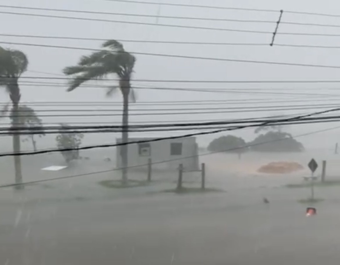 VÍDEO: chuva e vento intensificam alagamentos em Rio Grande