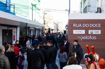 Rua do Doce é inaugurada em Pelotas