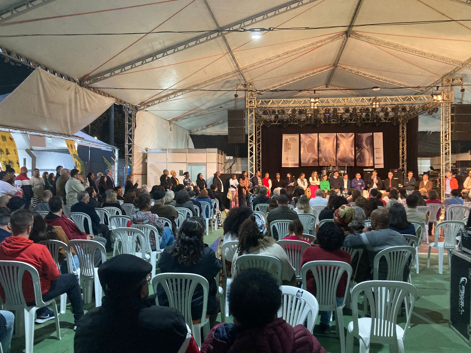 Abertura da 49ª Feira do Livro a aconteceu na noite de quarta-feira (17), no Cassino