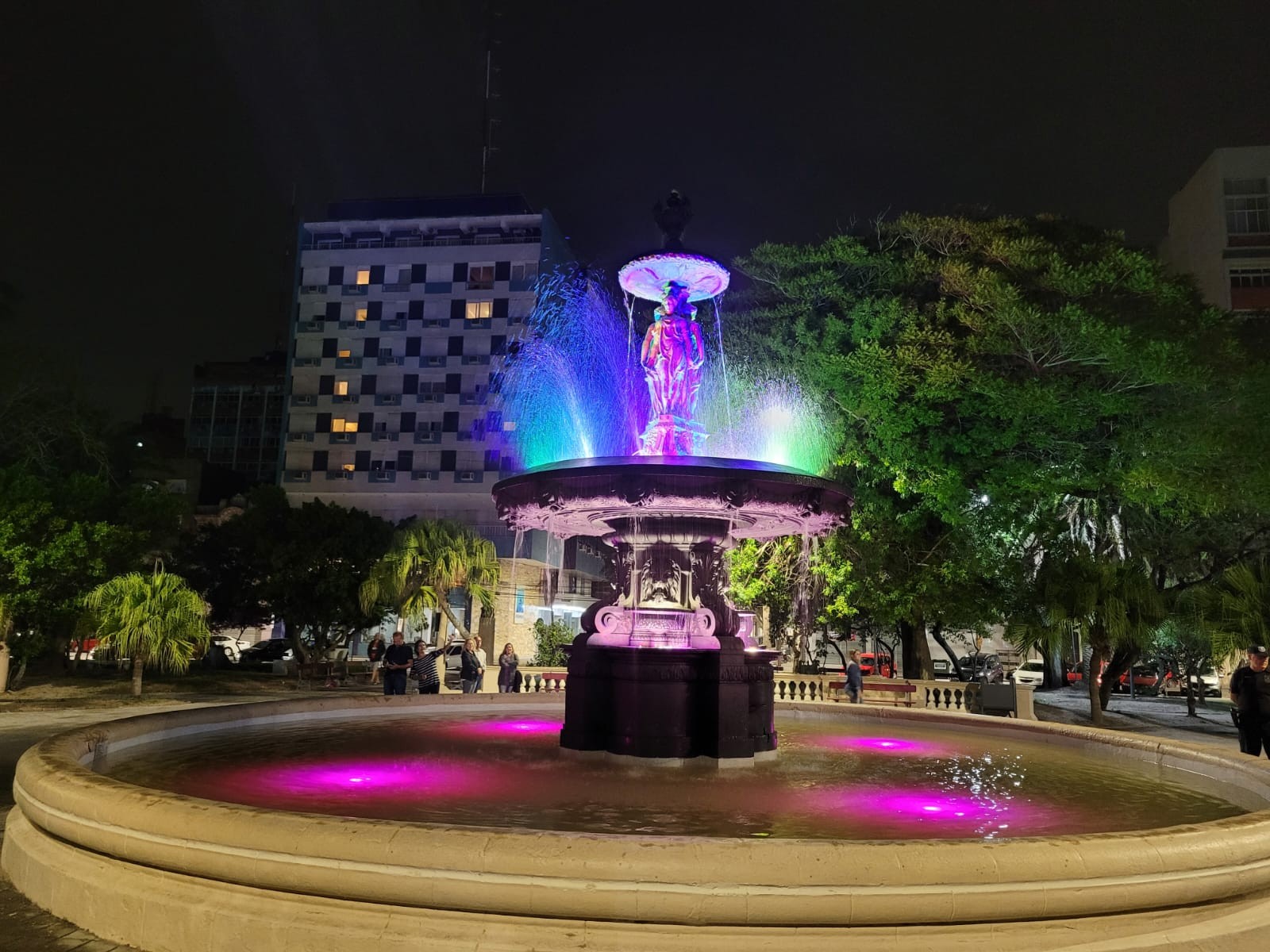 FOTOS: chafariz da Praça Xavier Ferreira é revitalizado | Rio Grande ...
